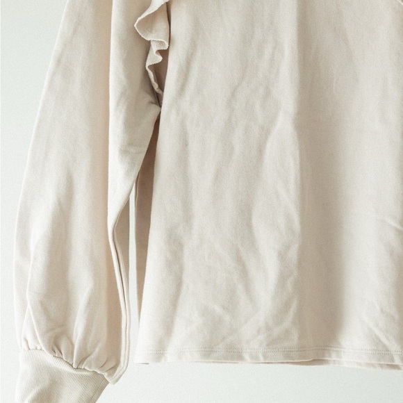 NEW Universal Thread Cream Ruffle Blouse - Picture 4 of 5
